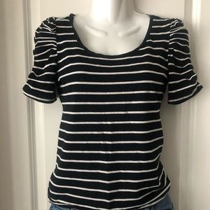 F21 B&W w/ gathered 3/4 length puffy sleeve size S